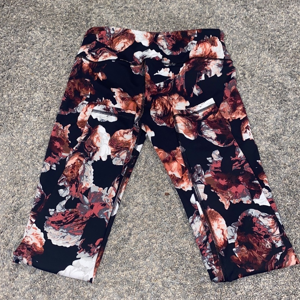 VICTORIA'S SECRET black rose floral knockout leggings - Picture 5 of 6